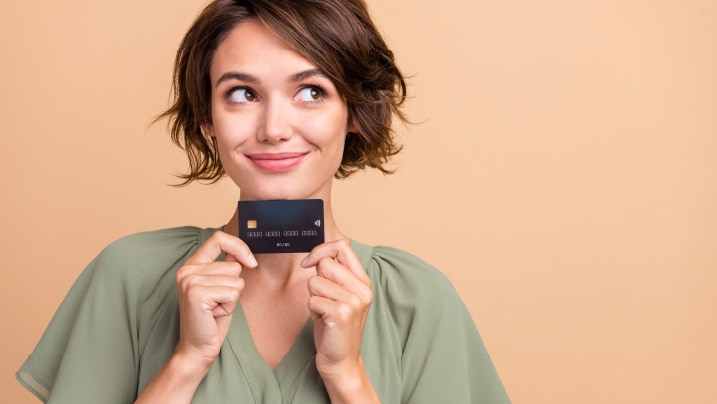 woman holding a credit card
