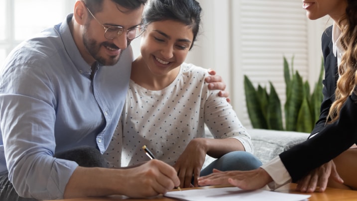 couple signing a insurance contract 