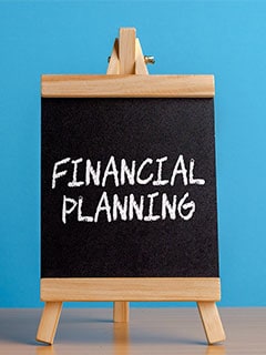 Illustration showing steps to create an effective financial plan