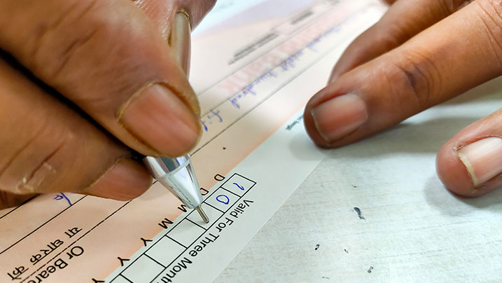 What is the difference between an order cheque and a crossed